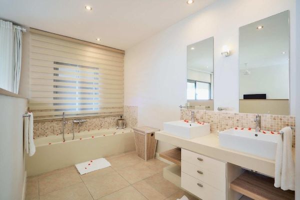 Bon Azur Beachfront Suites and Penthouses by Lov (Trou aux Biches)